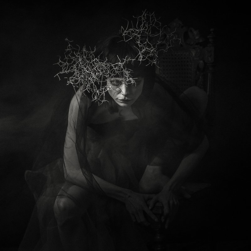 conceptual, dreams, fictional, surreal, alexandrucrisan, vampire, artphotography, bnw, fantasy, collectoredition, darkness Awakened in the world of dreams фото превью