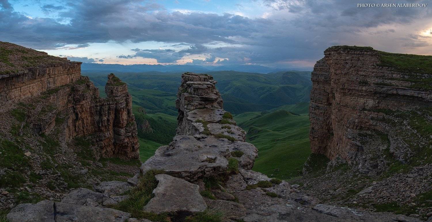 гора, закат, небо, плато, облака, утро, тучи, непогода, солнечный свет, вечер, бермамыт, скала, Арсен Алабердов