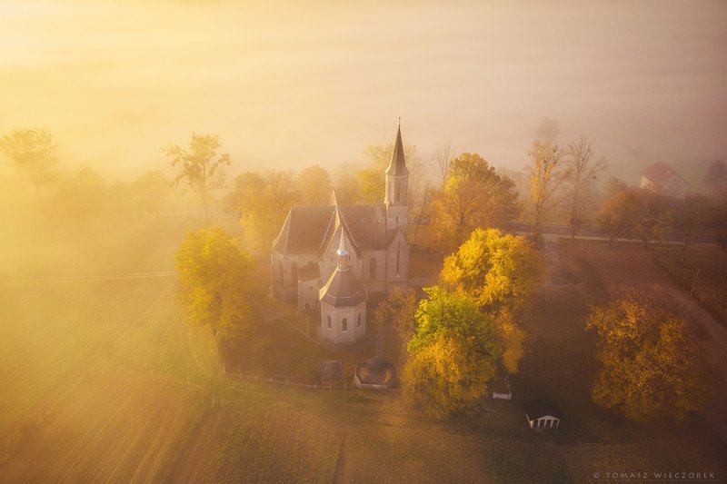 church, drone, dji, air, poland, polish, landscape, sunrise, sunset, colours, autumn, awesome, amazing, adventure, travel, beautiful, morning, fog, mist, mood Foggy prayer фото превью