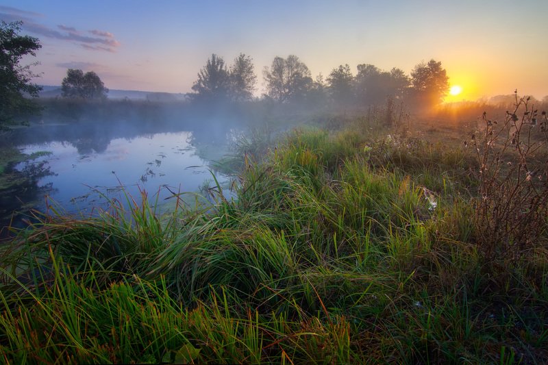 Рассвет у реки фото превью
