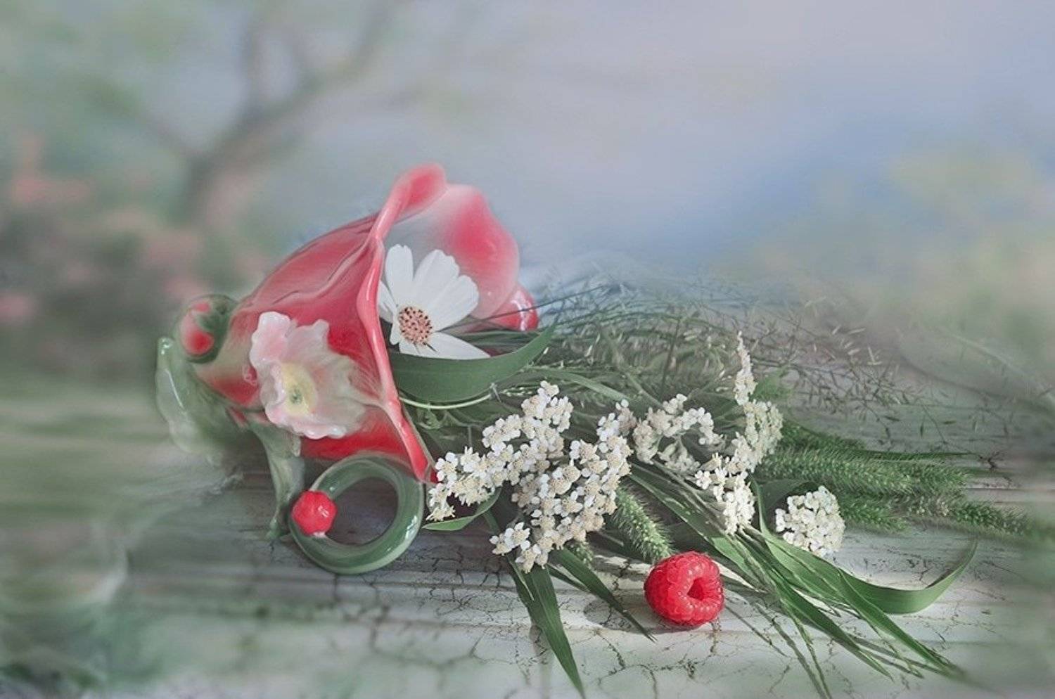 Лето натюрморт свежесть трава чашка малина радость любовь, Eлена Шовкопляс