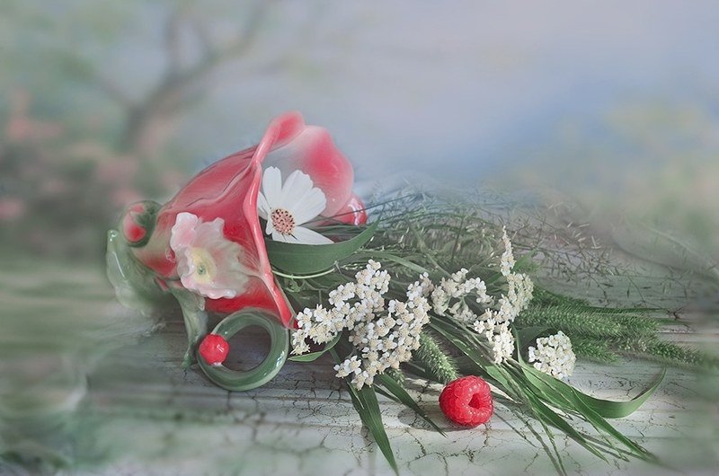 Лето натюрморт свежесть трава чашка малина радость любовь Лето - снаружи, лето - внутри!  фото превью