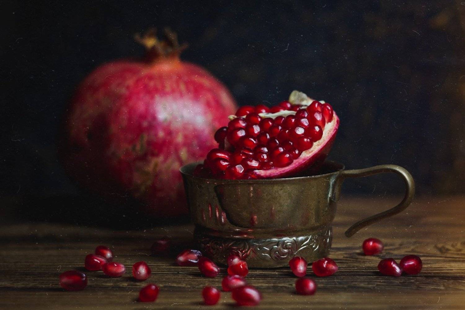 натюрморт, гранат, металл, гранатовый, красный, боке, зерна, вкусный, сок, серый, дерево, still life, Алла Семенова