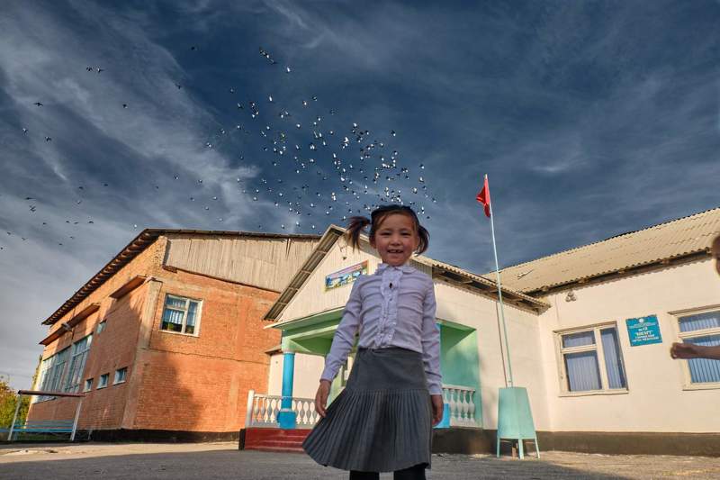 голуби, девочка, стрит,  *** фото превью