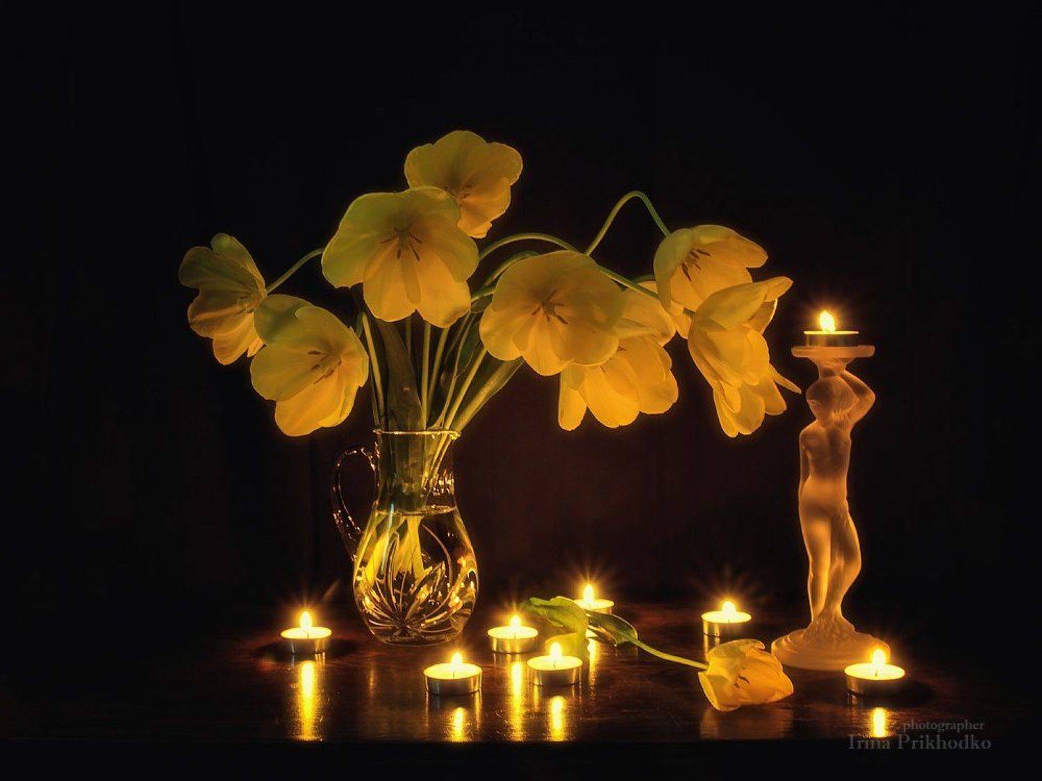 натюрморт, черный фон, свечи, букет. тюльпаны, Ирина Приходько