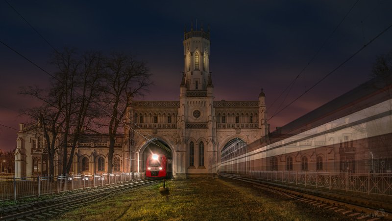 #skrylov, #skrylov_official, #nikon, #nikonplaza, #rzd, #ржд, #ласточка, #железнаядорога, #питер  Готический Петергоф фото превью