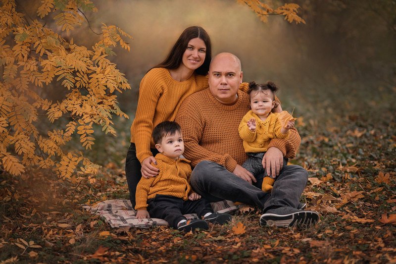семейная фотосессия, семейный фотограф, семейный портрет, осень, осеннее фото Семейный портрет фото превью