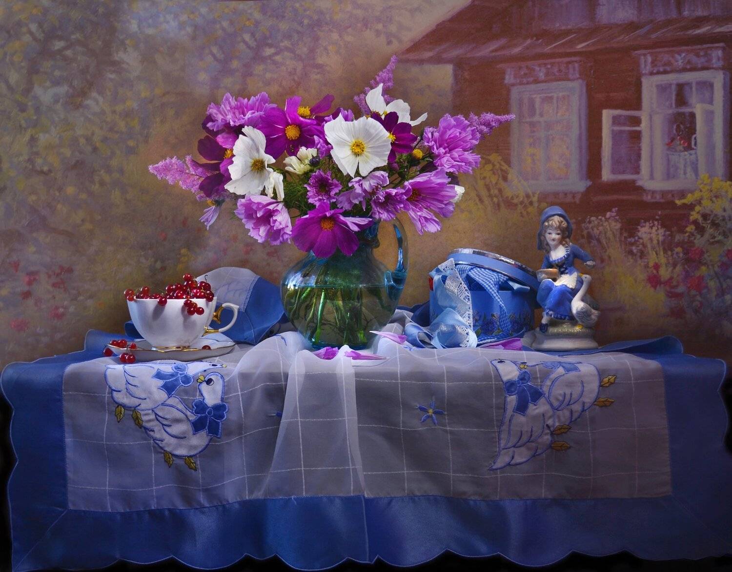 still life, натюрморт, цветы, космея, фото натюрморт, лето, август,красная смородина, статуэтка, фарфор, рукоделие, кружева, Колова Валентина