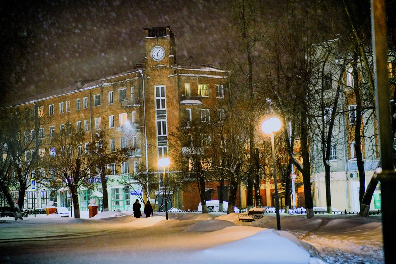 часы  Фридрих  Винтер   Серпухов  ночью. фото превью