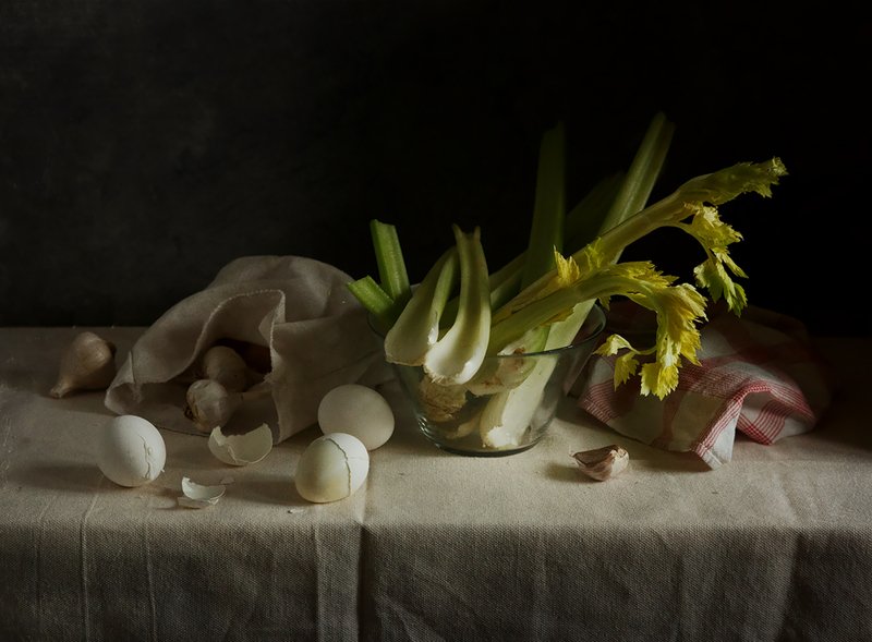 С сельдереем и яйцами фото превью