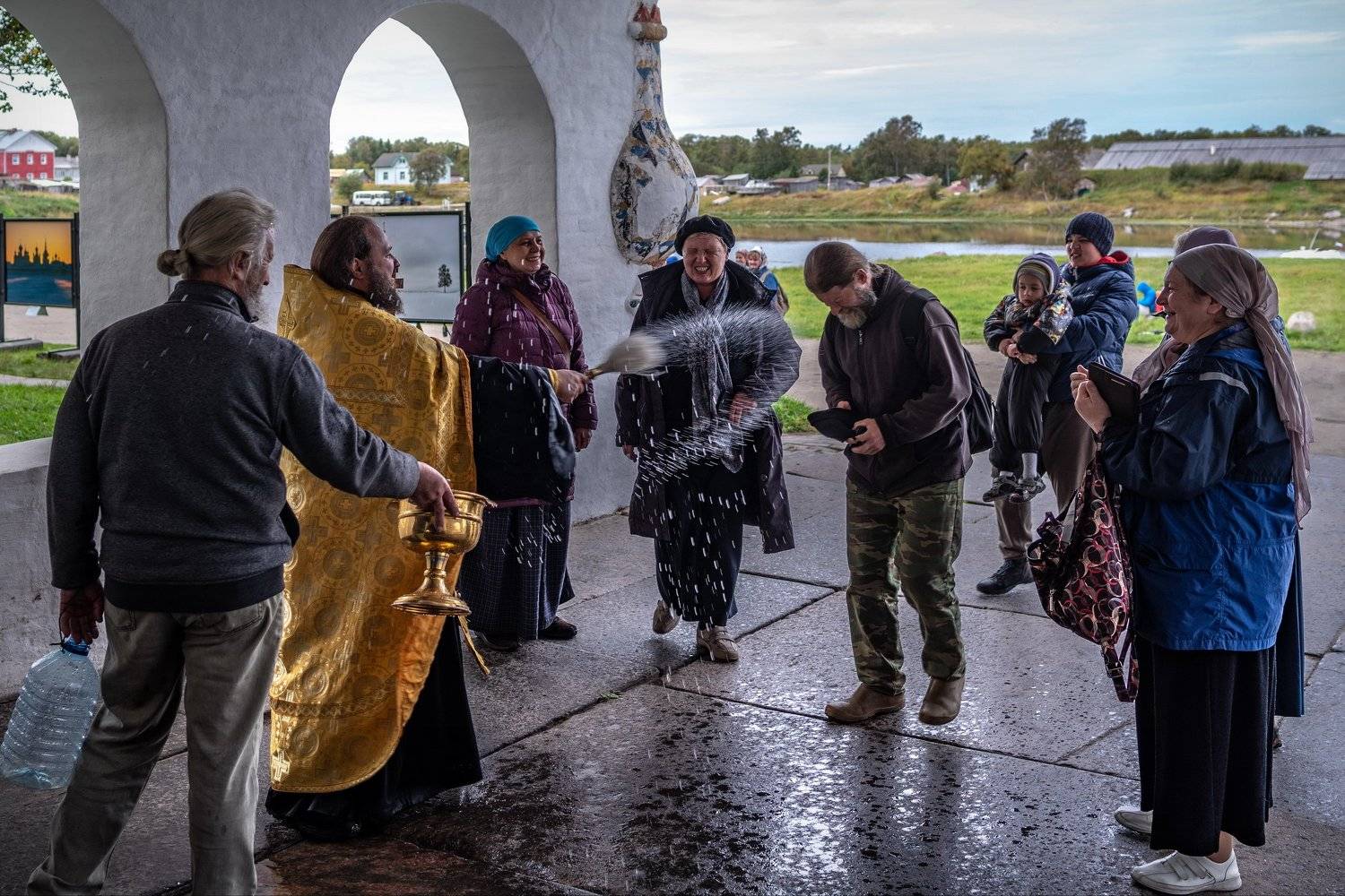 соловки, соловецкие острова, люди, крестный ход, окропление, соловецкий монастырь, ник васильев, святая вода, Николай Васильев