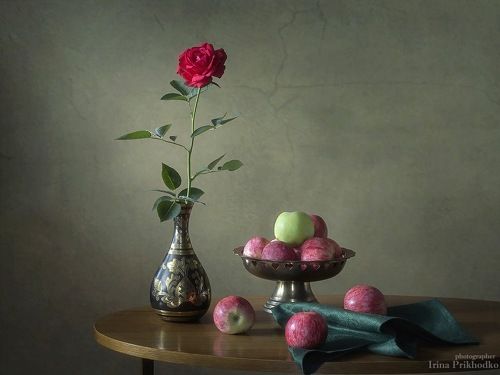 Натюрморт с яблоками