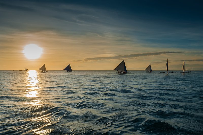 #пейзаж #путешествия #море #отдых #красивый пляж #закат #паруса Провожая солнце. фото превью