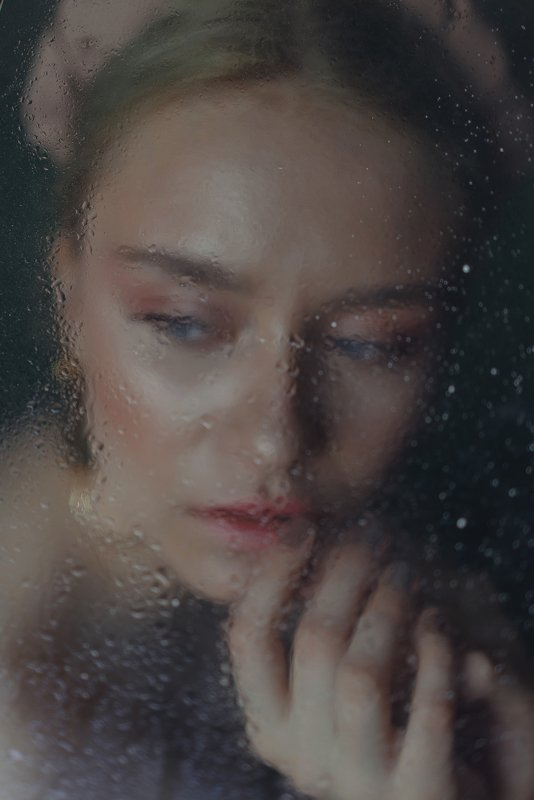 Water on the window фото превью