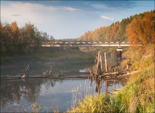 Портрет професора УрГАХА Валерия Костина (на мосту справа)