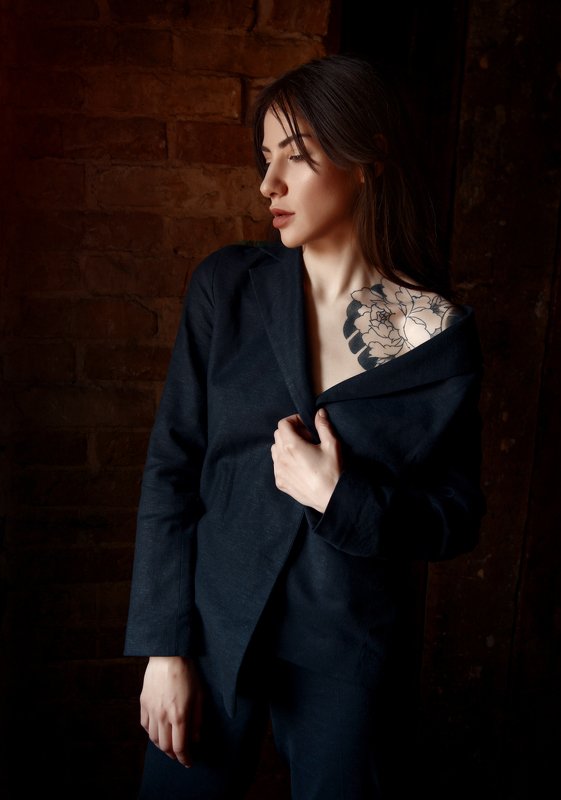 портрет, девушка, тату М фото превью