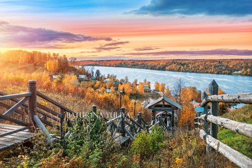 Лестница с горы Левитана