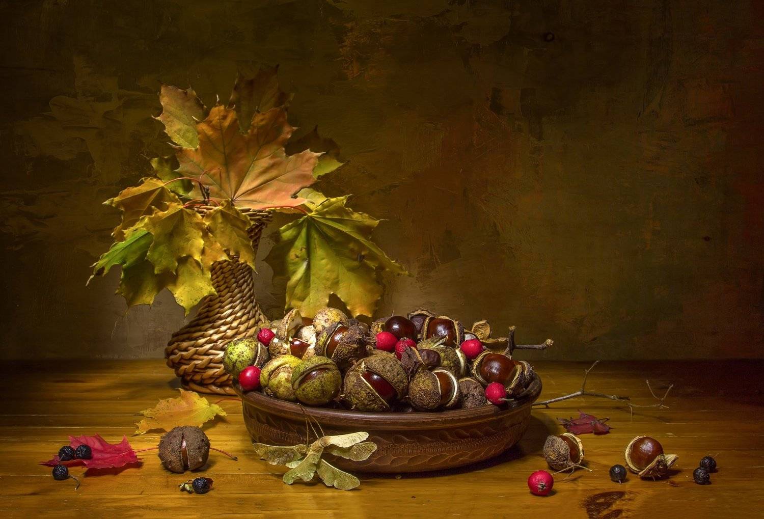 натюрморт, осень, каштаны, боярышник, клен, Татьяна Феденкова