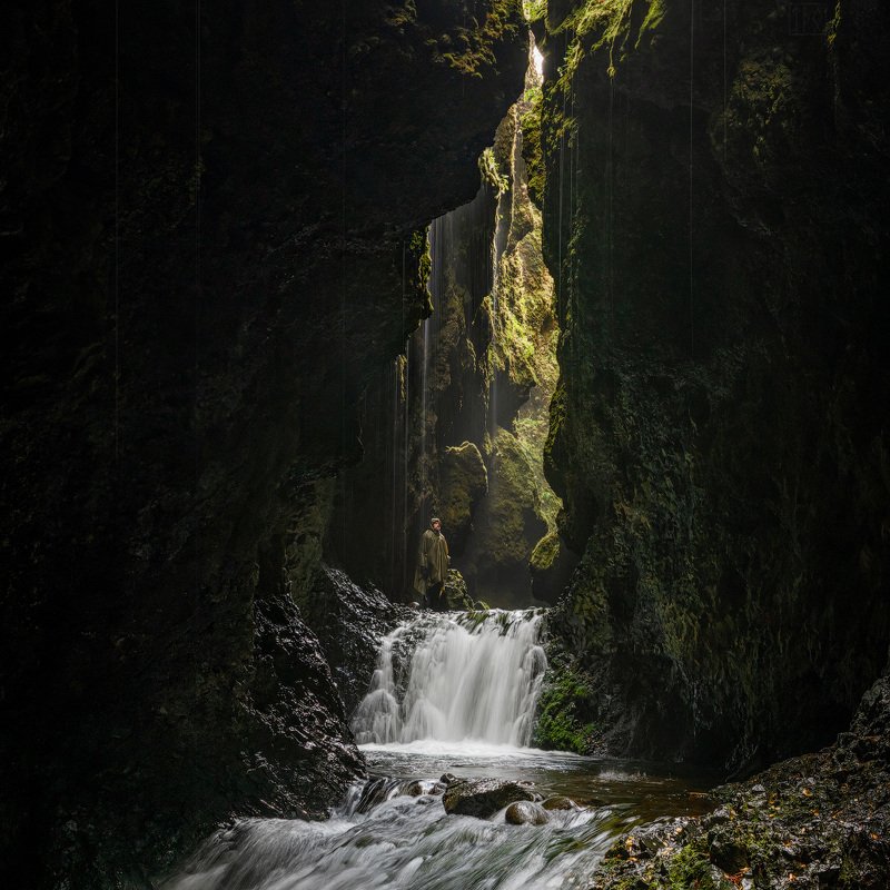 исландия, водопад, iceland, waterfall, foss, пещера, cave, каньон, canyon Зелёный человек фото превью