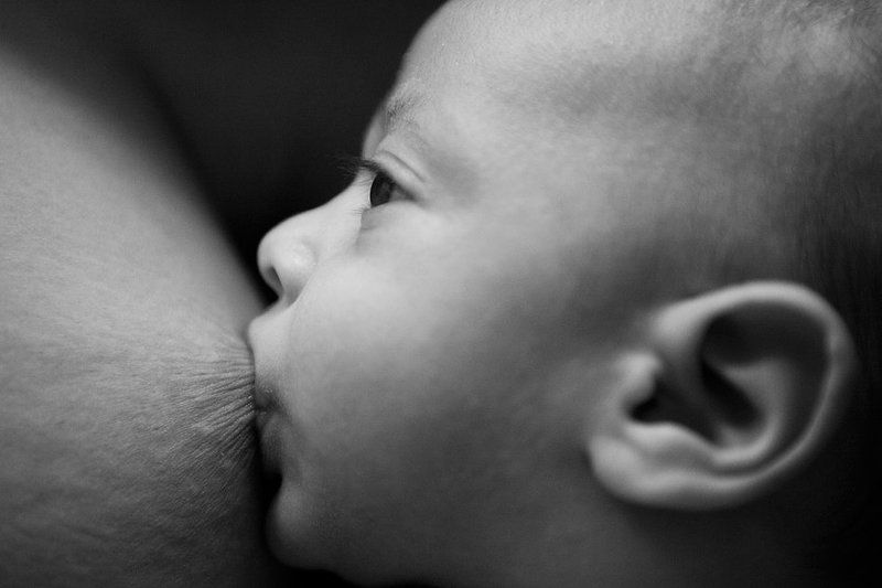 breastfeeding, mother, baby black and white Breastfeedin фото превью