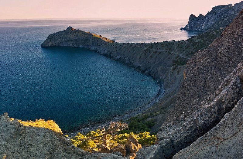 Вечерело в Разбойничьей бухте ... фото превью