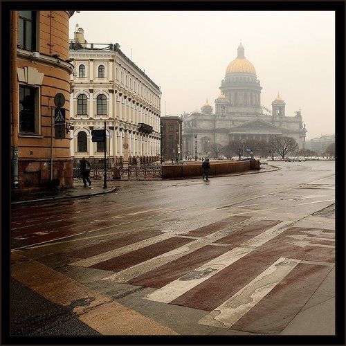 Простая цветная квадратная питерская пасмурная картинка про Исакий