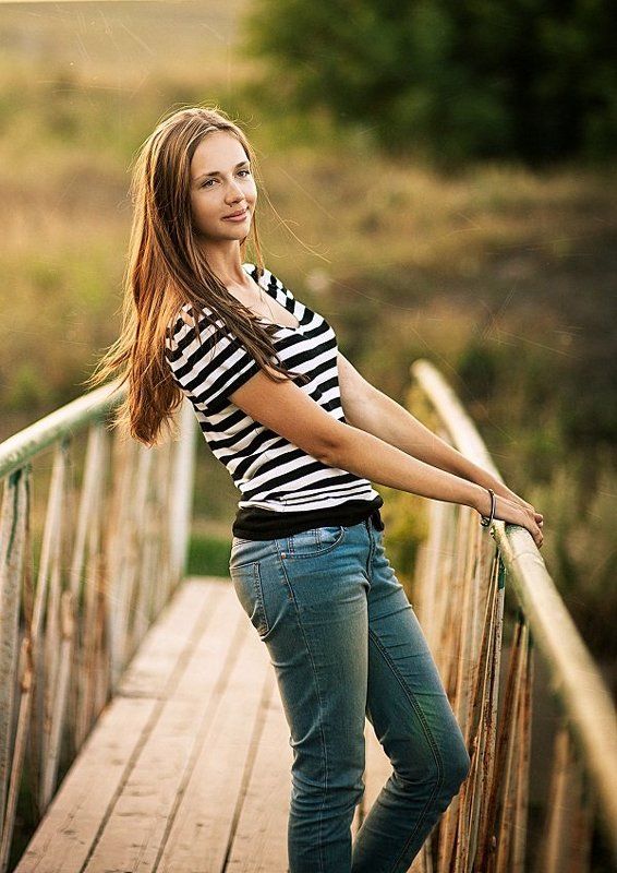 девушка, мост, портрет, жанр Виолетта фото превью