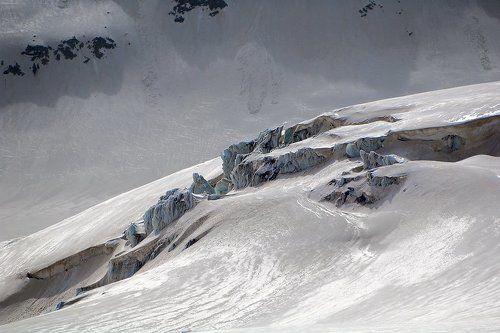 Бергшрунды и ледопады ледника Большой Азау