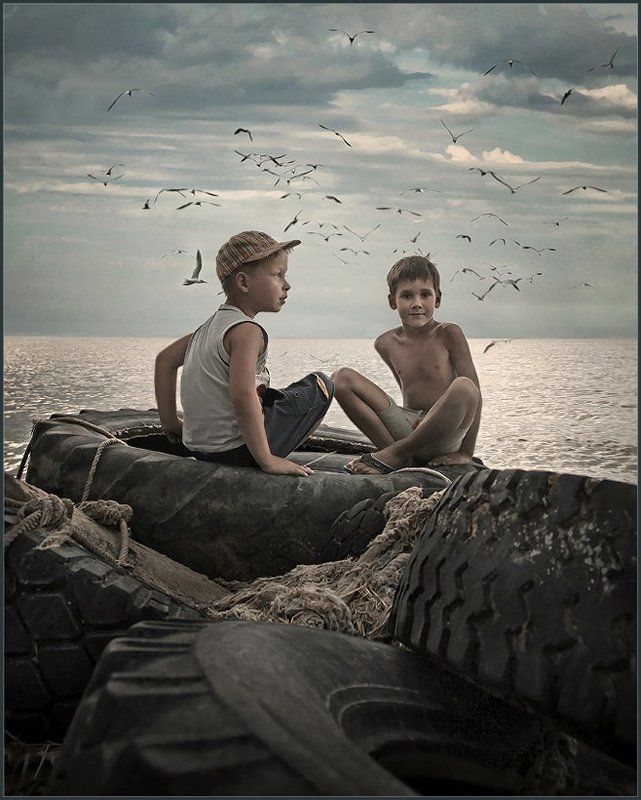 Вовка и Егор на заброшенной пристане ... фото превью