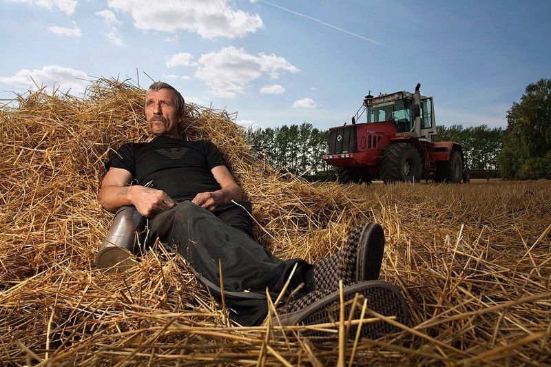 механизатор в перерыве фото превью