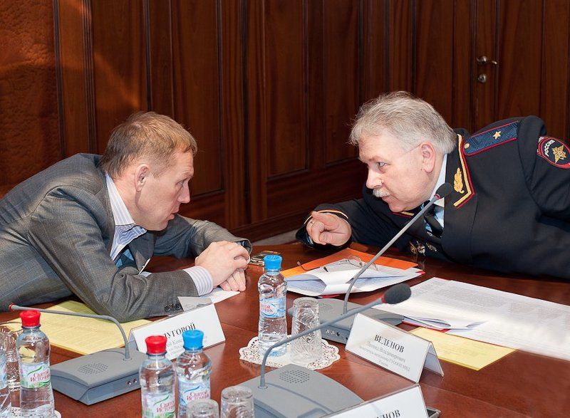 генерал леонид веденов, депутат андрей луговой, мвд, конференция Только это между нами фото превью