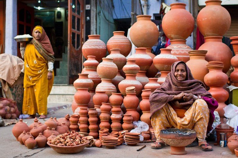 индия, дели,улица, жанр, январь греться от углей фото превью