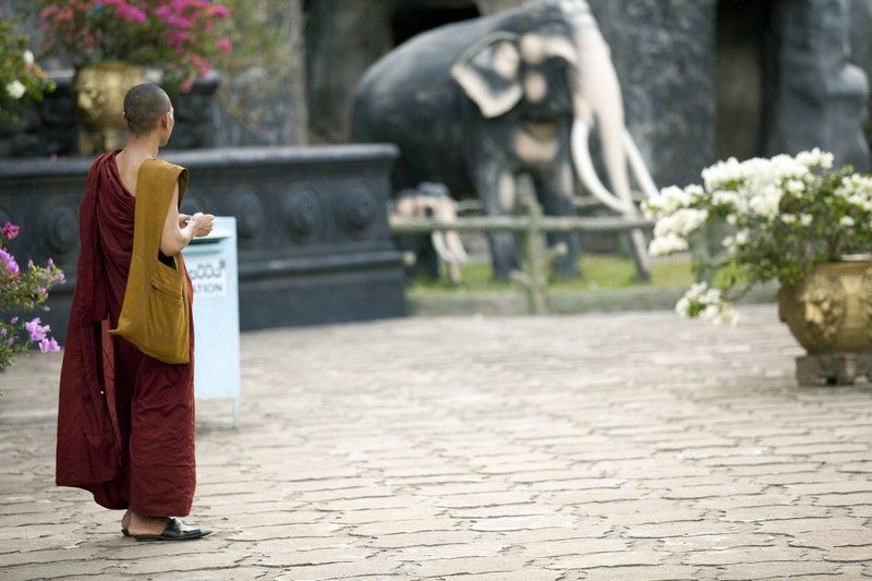 Монах фото превью