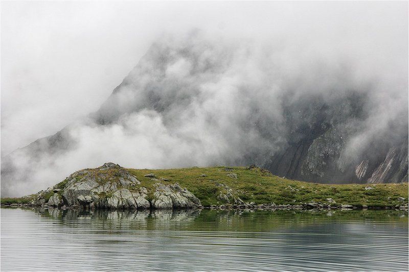 архыз,  горы, облака, озеро Кынхара фото превью