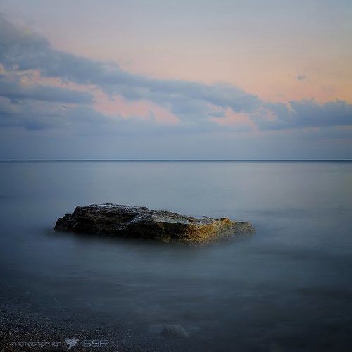 Одинокий камень