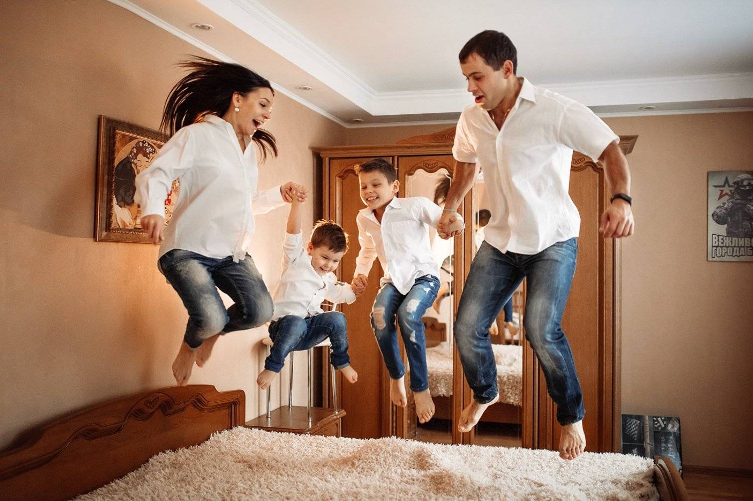 семья, любовь, сын, братья, кровать, веселье, радость, прыжок, полет, невесомость, момент, действие, Ангелина Косова