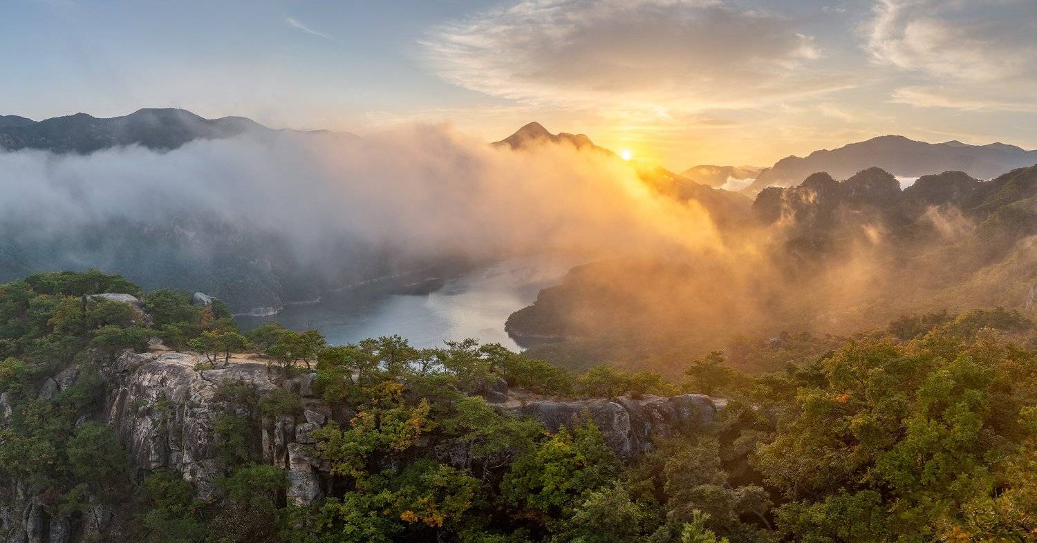 mountains,peak,hiking,fog,clouds,autumn, Jaeyoun Ryu