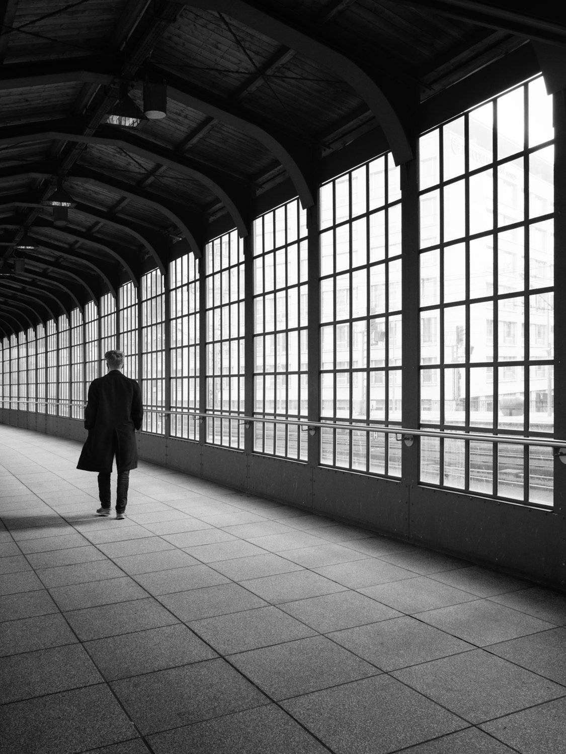 station, men, windows, urban, street, Alexander Sch&ouml;nberg