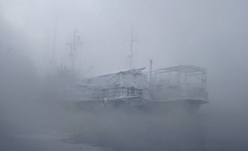 В плотном тумане.