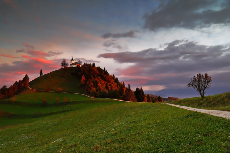 slovenia, morning, sunrise, light, autumn, color, church, hill, tree, road, sky, cloud, Pilgrim\'s eye фото превью