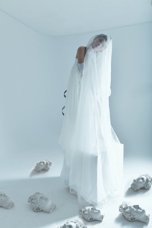 Женский портрет, яркий макияж, Космос, космическая съемка, space, surrealism, сюрреализм, сюрреалистичная фотография, идеи для фотосессии, необычные фотографии, fashion editorial, аполлон, скульптура Превосходство фото превью