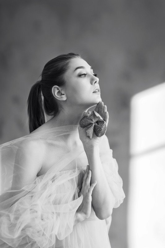 портрет женский портрет девушка  фото превью