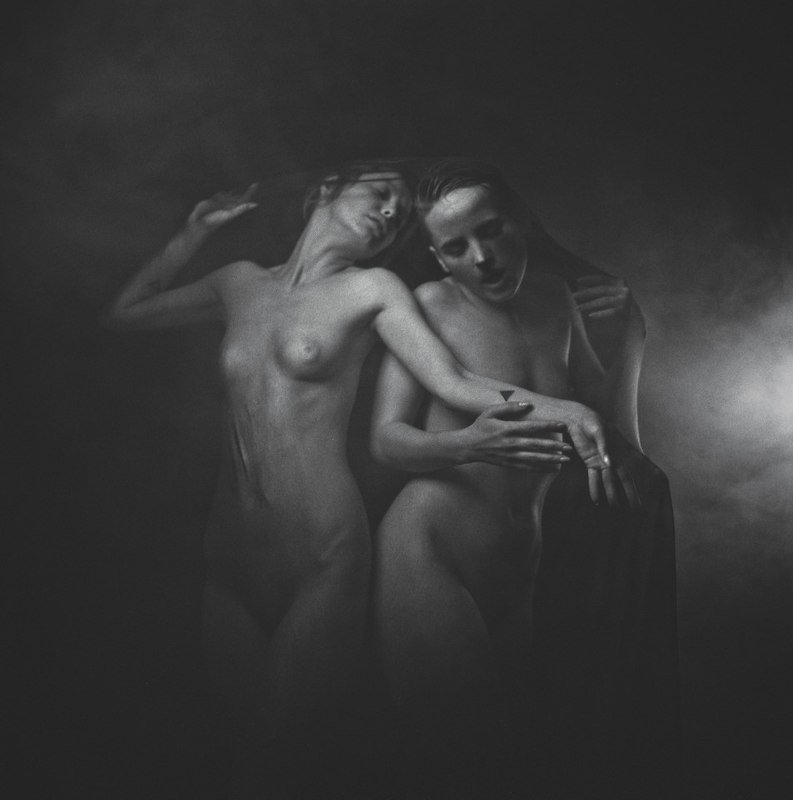 nude, film ,mediuformat, ilford ,filmisnotdead ,artphotography, limitededition, alexandrucrisan, erotic, woman, touch, feel The sign фото превью