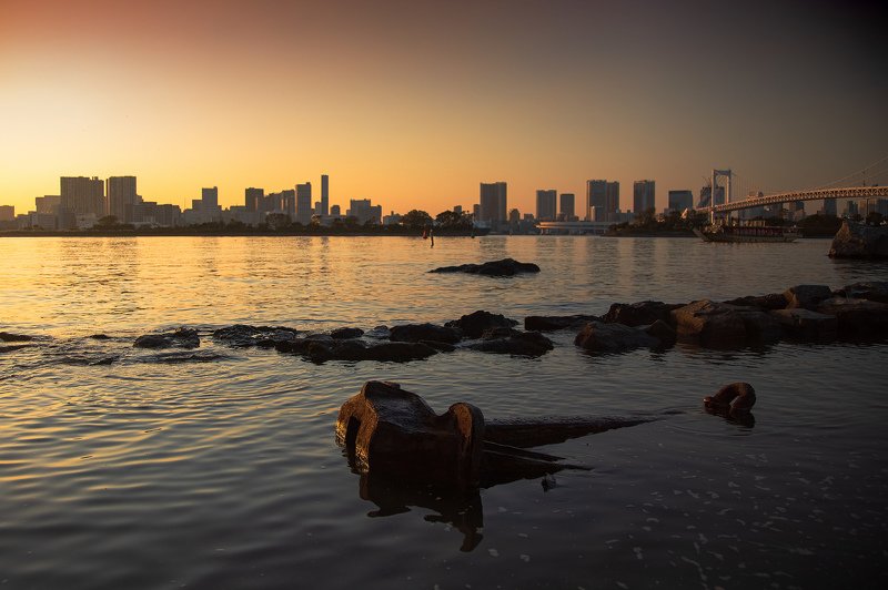 город, вечер, япония, токио, закат, осень, путешествие, архитектура, парк, мост, залив Теплый вечер на Одайба фото превью