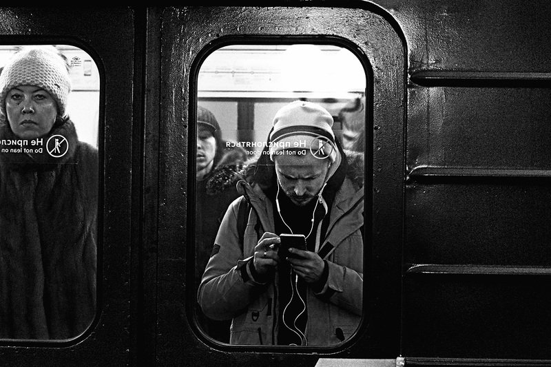 В метро фото превью