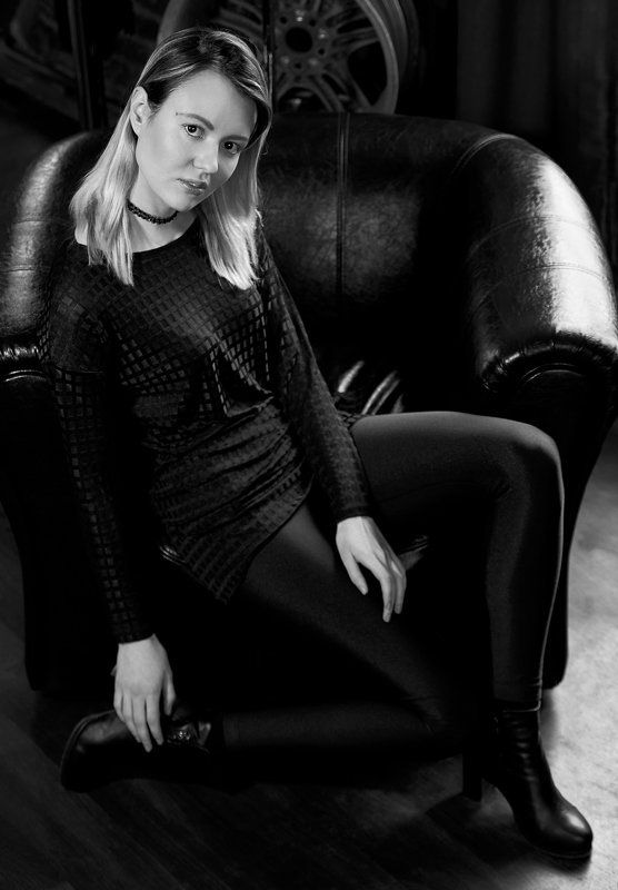 #портрет #portrait #модель #models #чб #bw #чбфото #bnwphoto #фотосессия #фотографмосква #максимкоротовских #москва #россия #nikon #nikonrussia Она пришла, на стул неловко села... фото превью