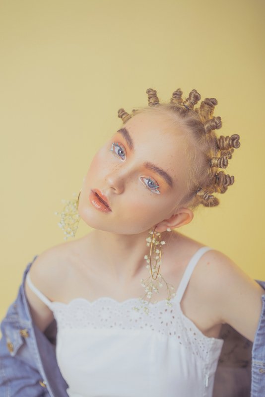 Strange Yellow фото превью