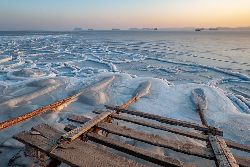 Nature, Winter, Snow, Outdoors, Landscape, Sea, Water, Ice, Scenics, Cold - Temperature, Blue, Lake, No People, Sky, Frozen, Frost, Wood - Material, Day, River, Weather Ice Path фото превью