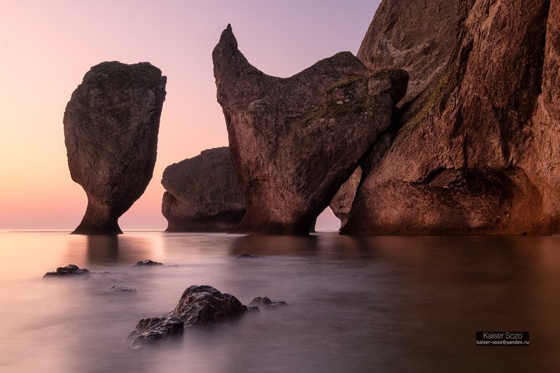 россия, приморье, приморский край, бухта дубовая, кекуры Бутылка и Курица фото превью