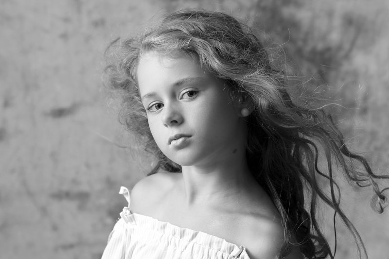 portrait b&w girl child Margaret фото превью